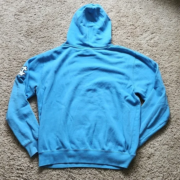 UNC Light Blue Sweatshirt, Size M - Picture 6 of 6